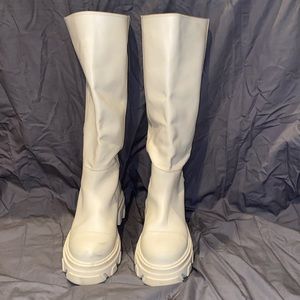 Alohas | Knee High Tractor Heel Boot | size :39